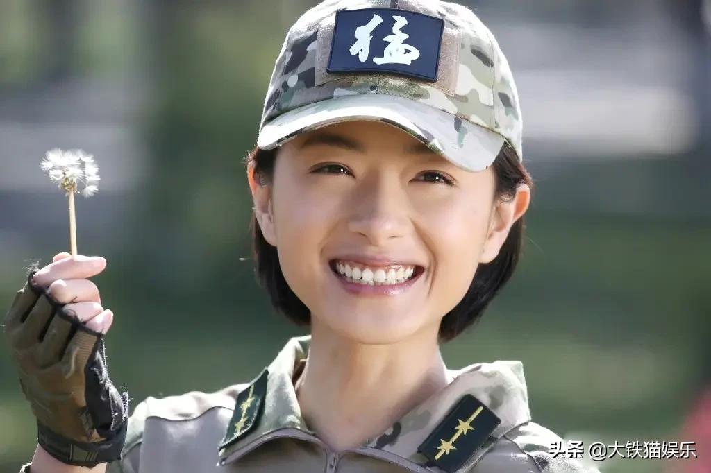 矫揉造作就别演军旅剧了，这8位女星告诉你，什么叫飒爽军人气质