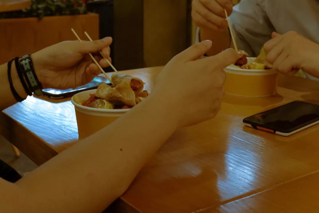 我和男朋友一起上班,我和男朋友在同一家公司实习