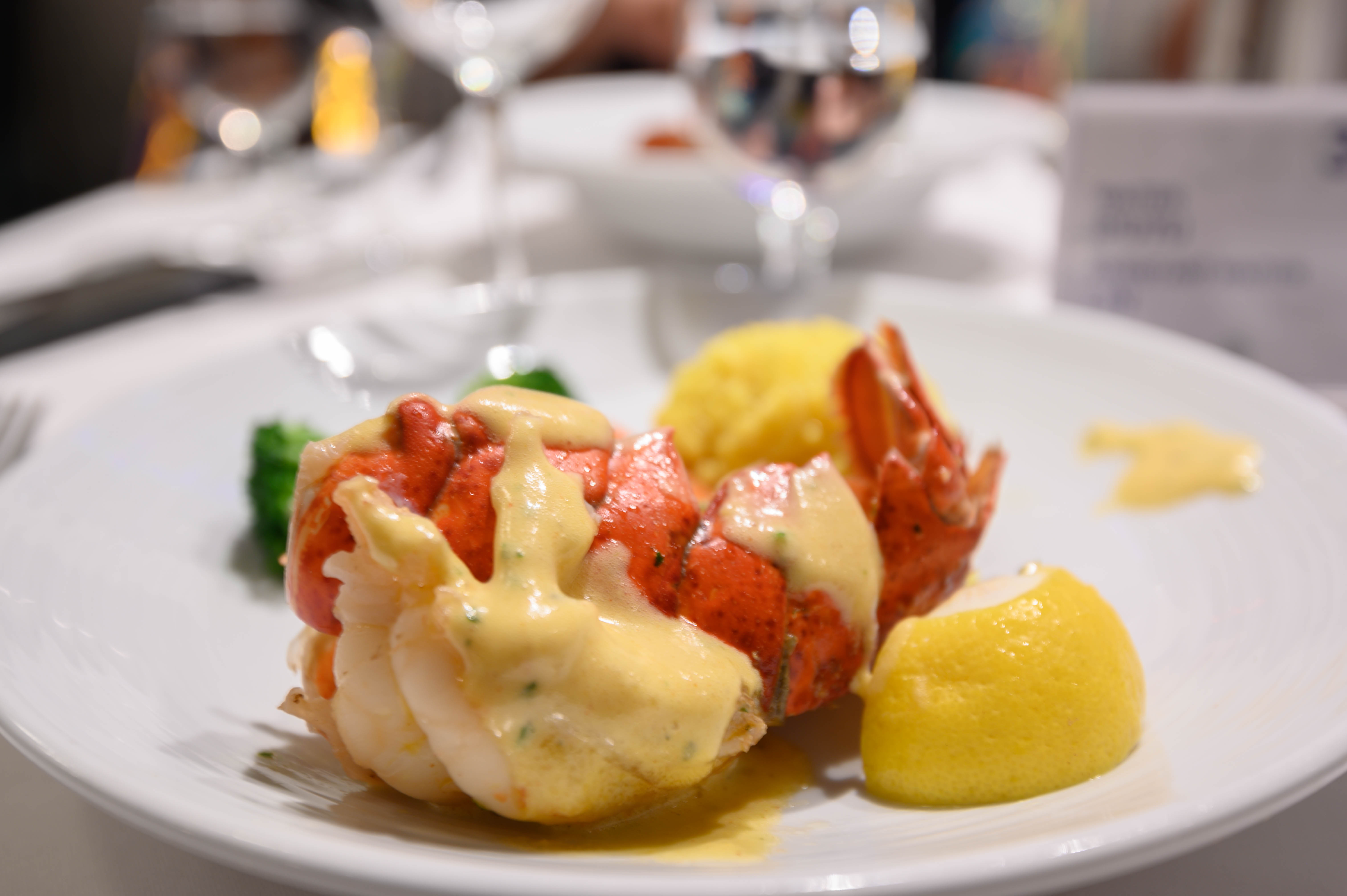 世界第一艘豪华邮轮,世界最大豪华邮轮首航