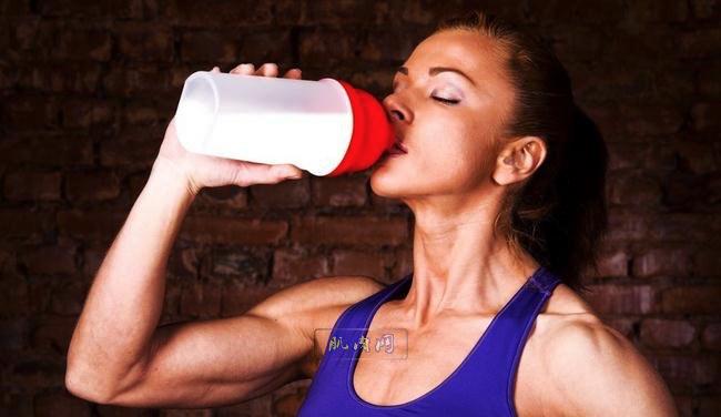 蛋白质是早上补还是其他时间补,蛋白质早上补充好还是晚上补充