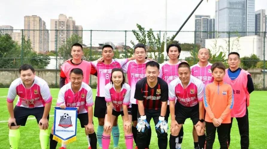首届“鹏飞成都，凝聚友情”深蓉校友足球友谊赛成功举行