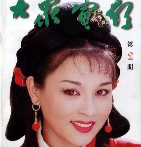 她是荧屏最美赵飞燕，被英达堂弟“骗”感情生下女儿后被抛弃