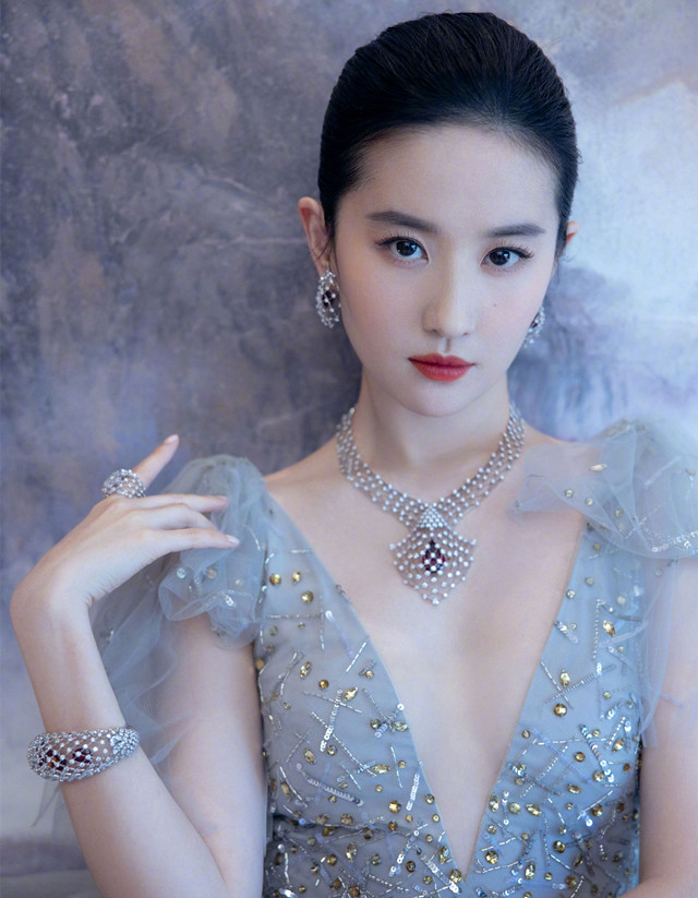 锁骨发型女2021流行发型不挑脸型,长脸型发型女2021流行发型