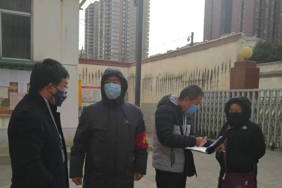 疫情再次来袭城管队员义不容辞 (城管如何做好新一轮的疫情防控)