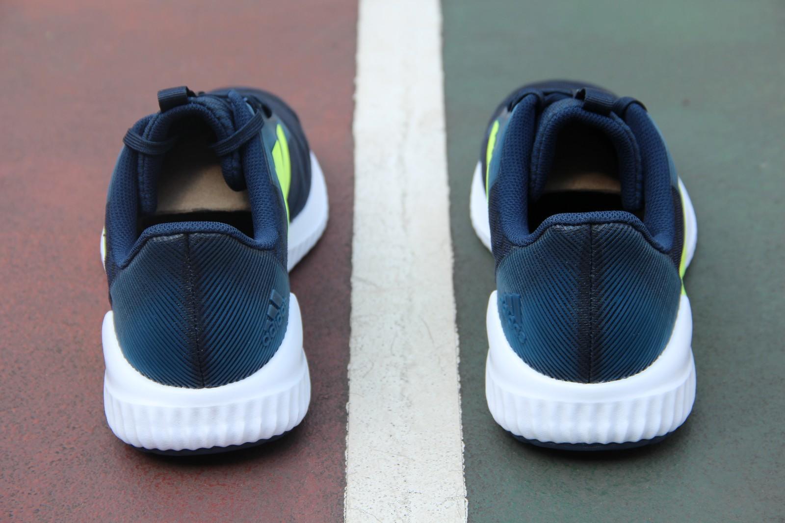 adidas清风跑鞋最新款,阿迪清风跑鞋讲解