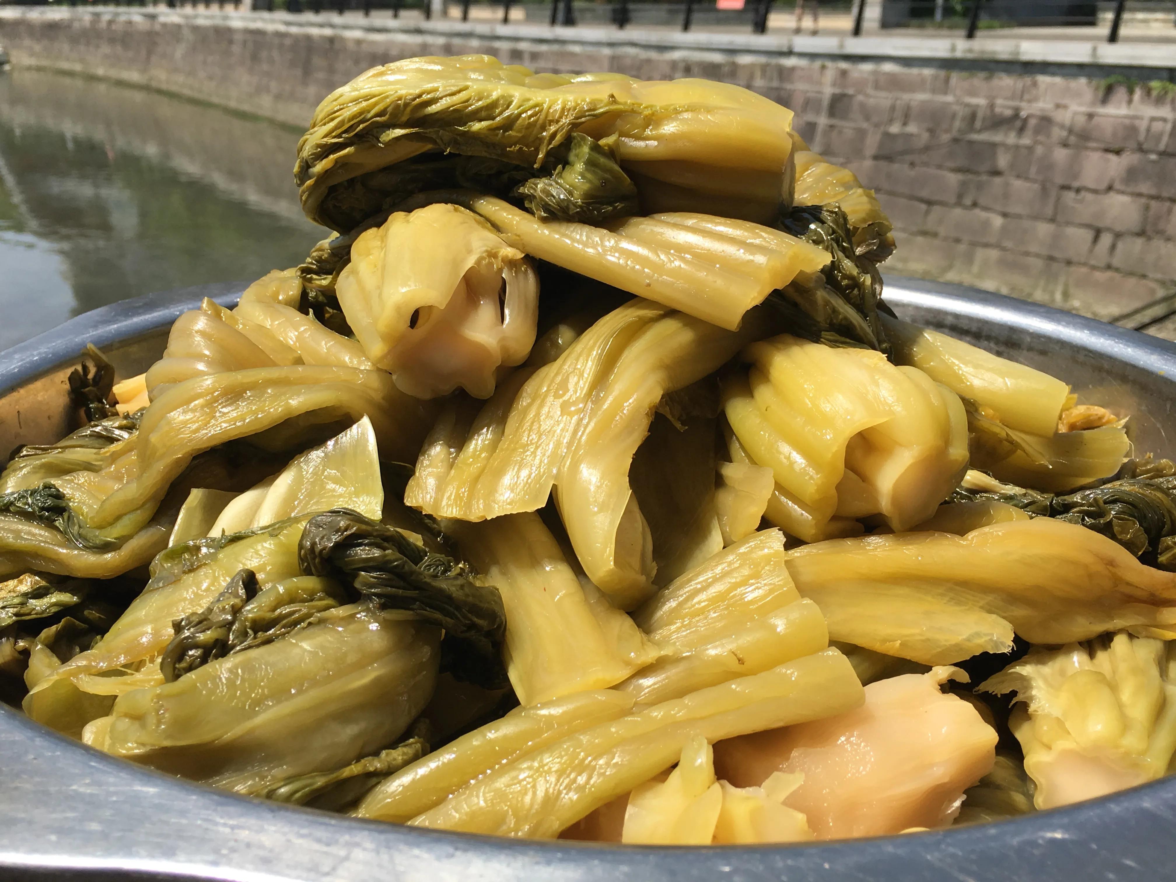 萝卜泡酸菜怎么制作,卷心菜泡酸菜的制作方法