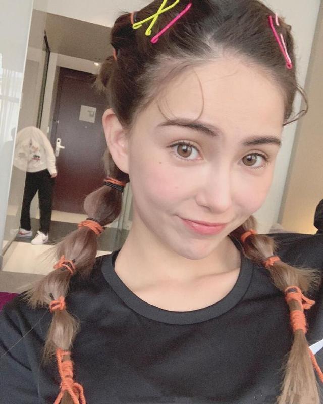 戚薇同款发型羊毛卷怎么扎,戚薇同款碎波波发型怎么扎