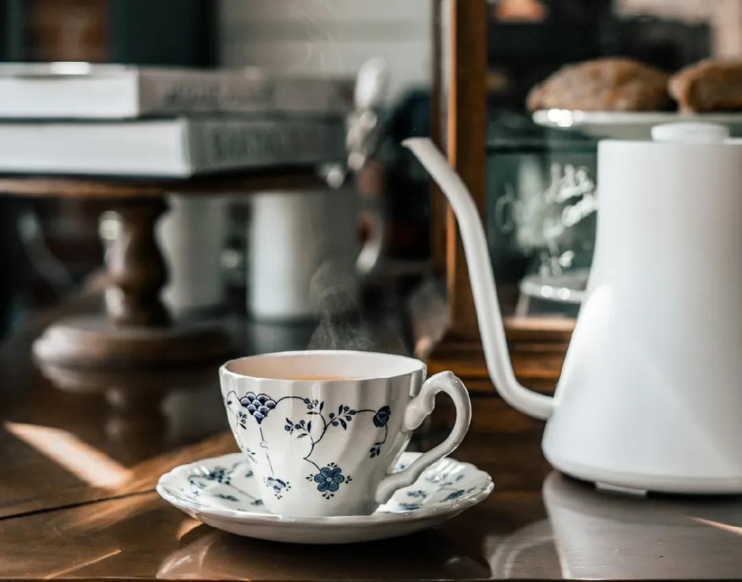 90岁老人不爱喝水有什么妙招,老人不爱喝水对身体有什么坏处