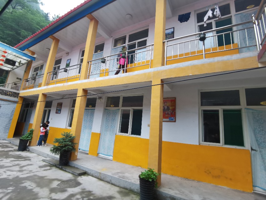 宿在驼梁，感受一种无忧的生活/郝贵云