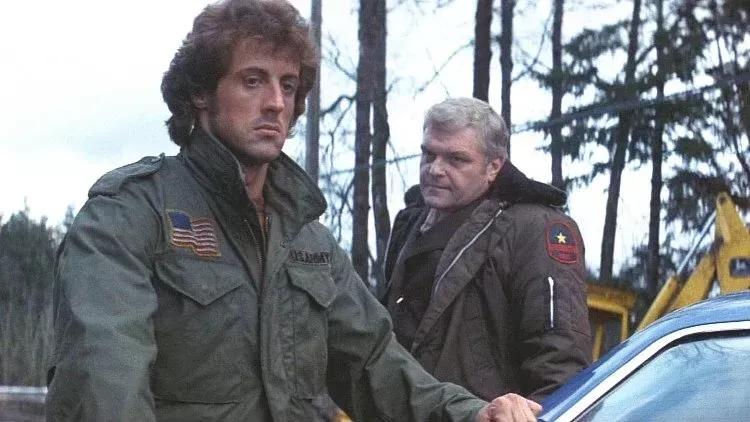 中年妇女穿什么款式的风衣最好,这4种风衣才适合你