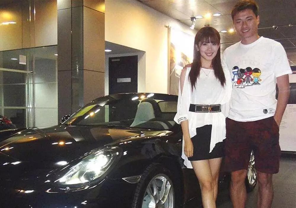 恒大悍将现身天海训练场，妻子是亚洲小姐，曾经深大校花