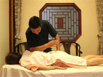 宝宝夜醒频繁推拿方法,孩子频繁夜醒推拿好用吗