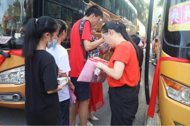 一袭盛兴红，满屏心中爱|贴心服务为盛兴学子保驾护航