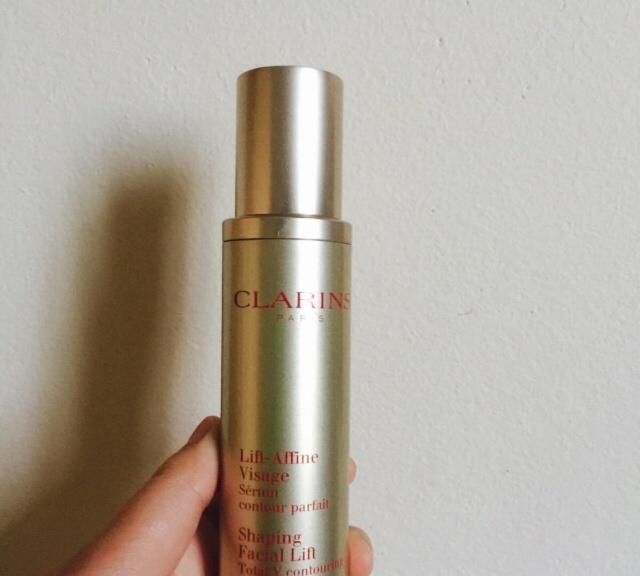 用了护肤品脸上发光发亮,让你白到发光护肤品