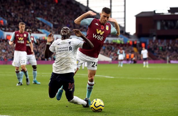 马内恶意犯规,马内被恶意犯规