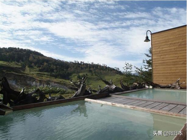 轻奢极简露天温泉,超梦幻的露天温泉