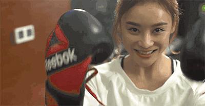 *窥偷**女神AdrianneHo的ins照片，我仿佛打开了新世界的大门……