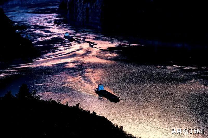 游弋在文字中的意思,游弋在古典诗词中的意思