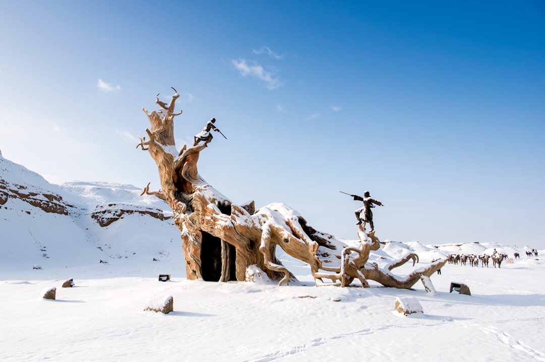 *疆新**克拉玛依有座魔鬼城，风过石缝像狼嚎，拍过电影获得奥斯卡