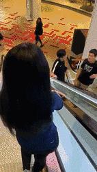 爆笑GIF趣图:美女,这射的是丘比特之箭吧