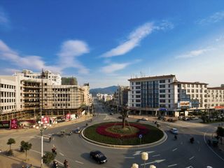 适合养老四季如春的低消费小镇,四季如春适合养老的小城