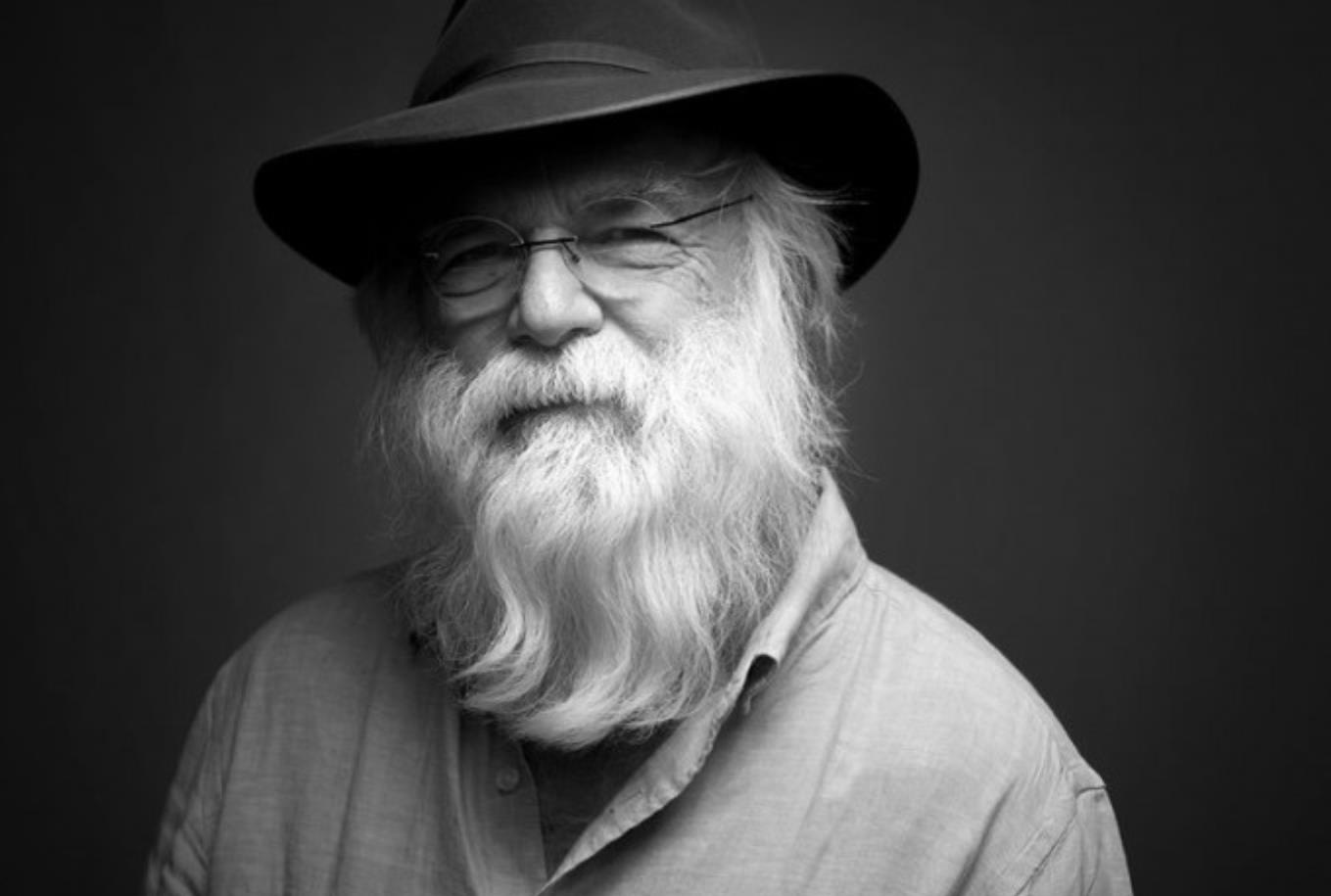 歌手演出突发心脏病身亡年仅30岁,歌手在舞台去世