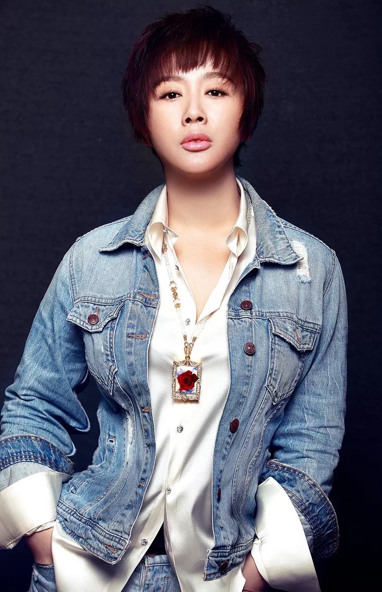 他曾嗓子患病，苦等20年，终于娶了《小芳》歌里的小芳本人