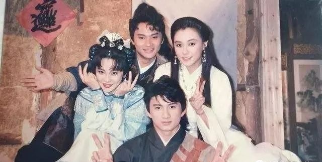 还记得28年前这部白天变成石像，晚上变成蝙蝠的古装玄幻剧吗？