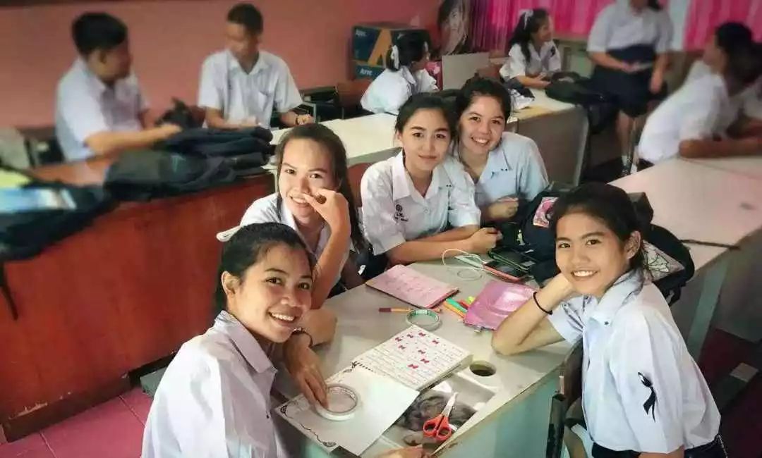 现在在泰国旅游穿什么衣服,泰国穿什么颜色衣服好看