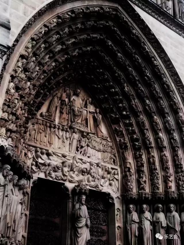 泉耕：教堂建筑金属章