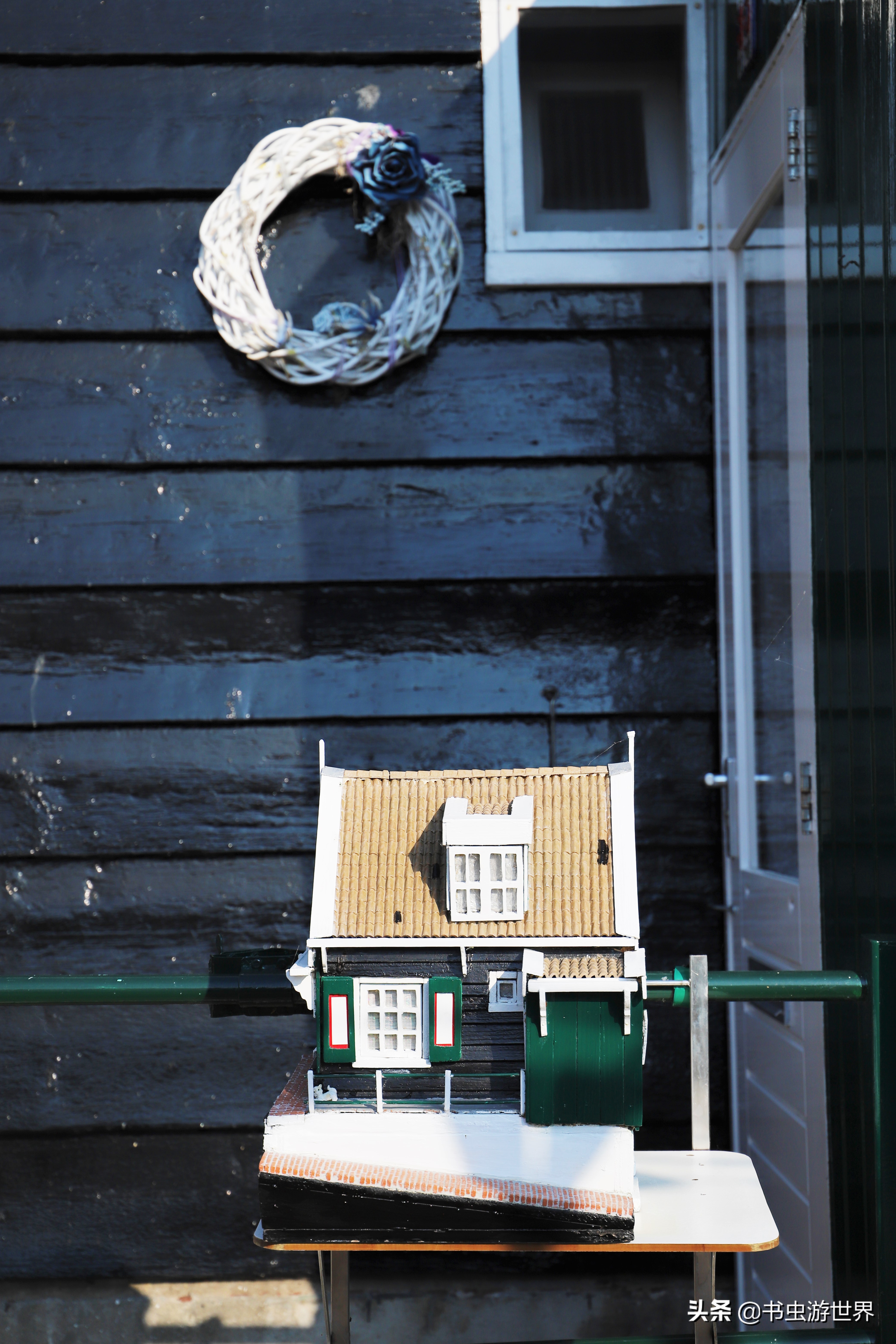 红顶小木屋,红顶绿墙小木屋