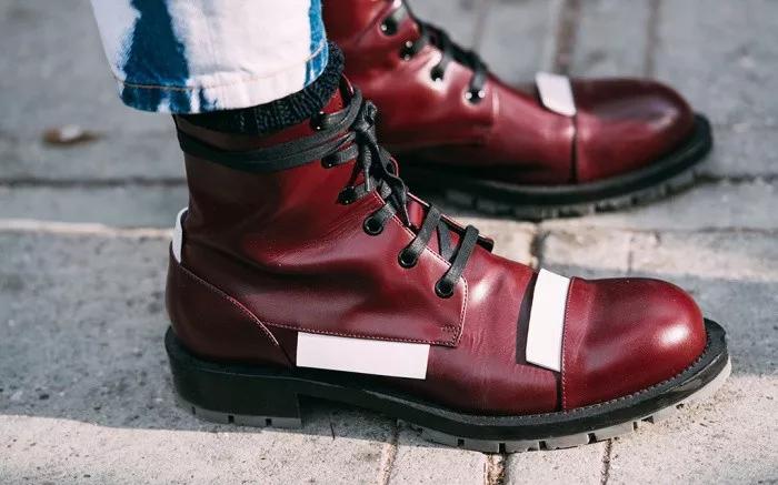 哪款黑色皮靴最好穿,复古白色系皮靴怎么搭配