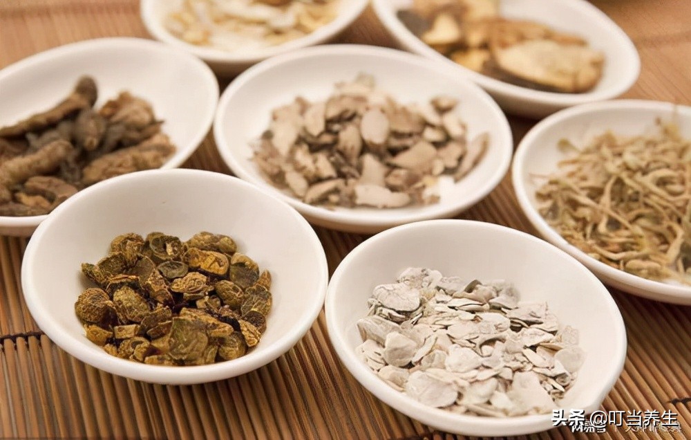 手脚冰凉怕冷失眠多梦是什么原因,四肢冰凉怕冷心阳虚怎么调理