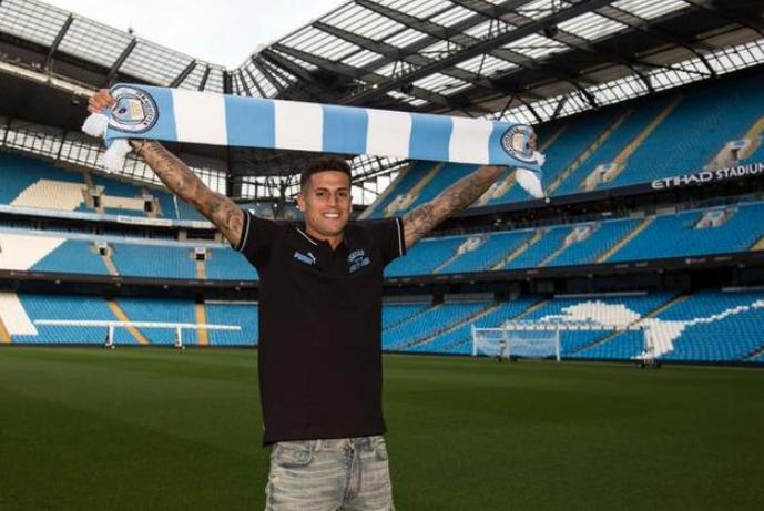 英超又爆冷门！狼队打破40年尴尬纪录，曼城边路新星难掩输球之痛