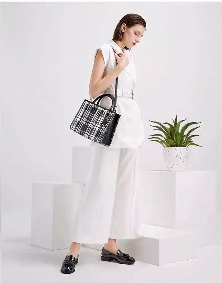 小ck最新款包多少钱,小ck性价比最高的包包