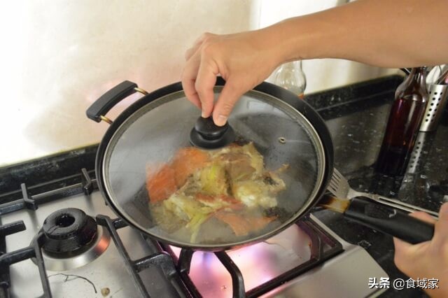 只有葱姜怎么做螃蟹好吃,葱姜爆炒毛螃蟹怎么做