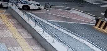 如果开车撞人会被拘留吗,开车碰瓷被撞死有什么后果