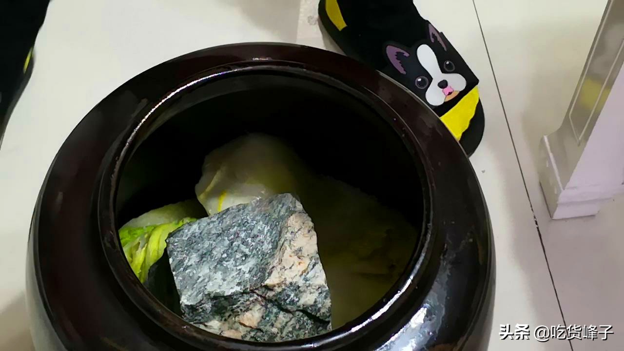 酸菜饺子做法怎么调馅好吃,酸菜馅饺子只放酸菜怎么调