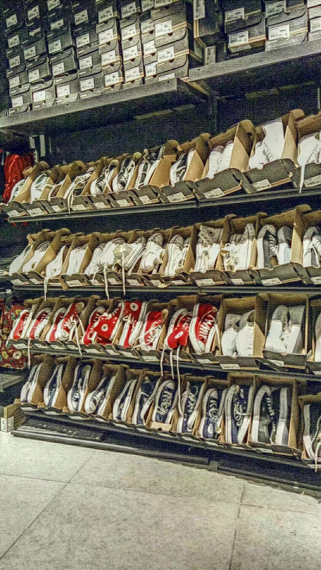 为什么匡威最近降价厉害,匡威和范斯哪双鞋子更值得入手