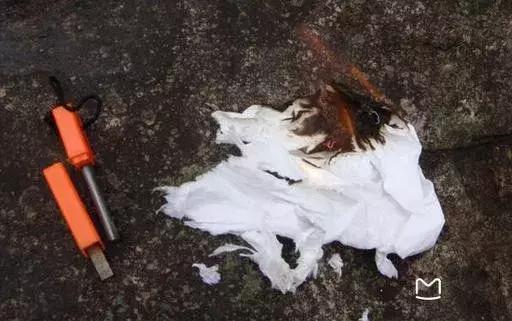 那些没甩脸上的姨妈巾被偷偷的塞进了男生的那里?