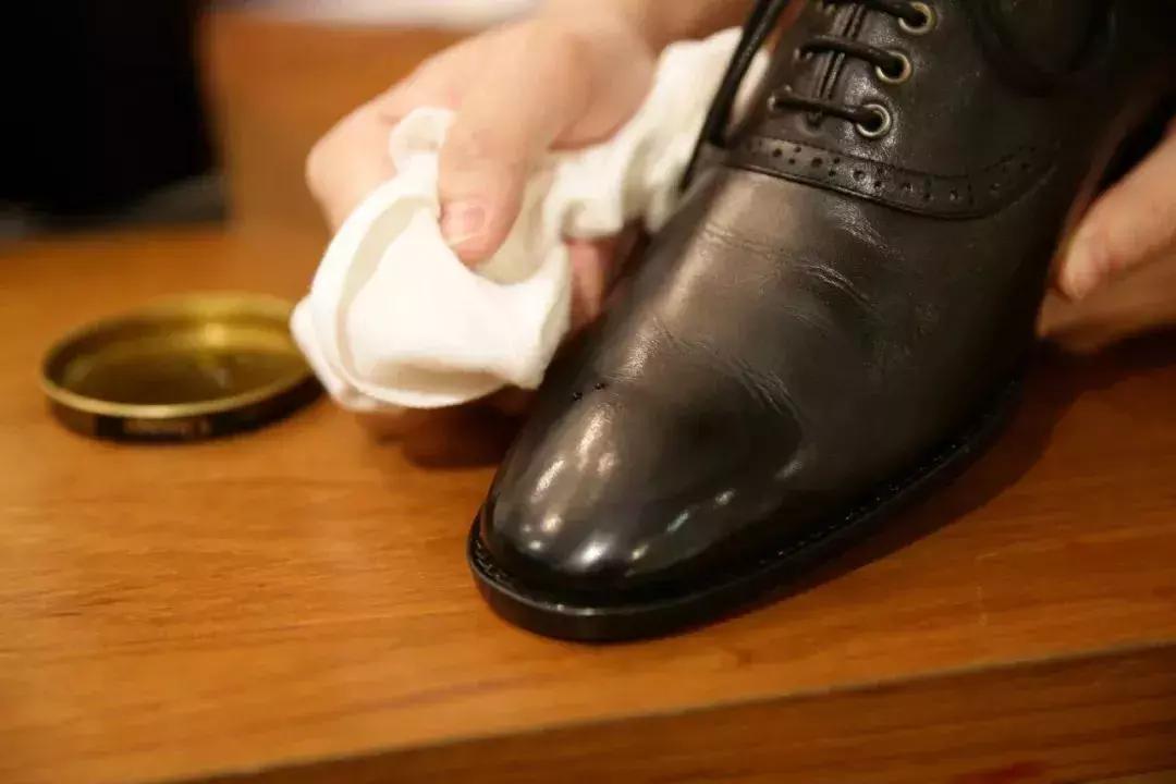 怎么才能让鞋子干燥不臭,如何使鞋子保持干燥