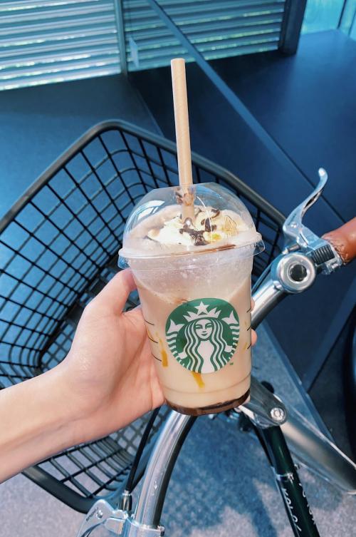 瑞幸一款蓝色冰沙,瑞幸夏日瑞纳冰