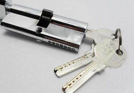 钥匙断在了锁里怎么开锁,钥匙断在锁里怎样能开锁