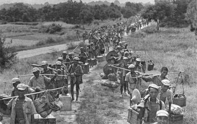 1951年邓华为何主动让位第一副司令给陈赓？甚至亲自致电伟人