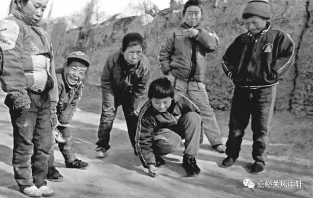 童年的游戏现代诗,童年的游戏让人无限回味