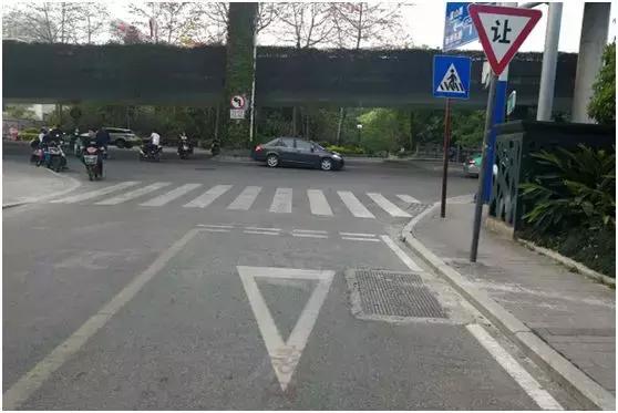 道路交通标准标线怎么走不违规,最容易扣分的交通标志图片