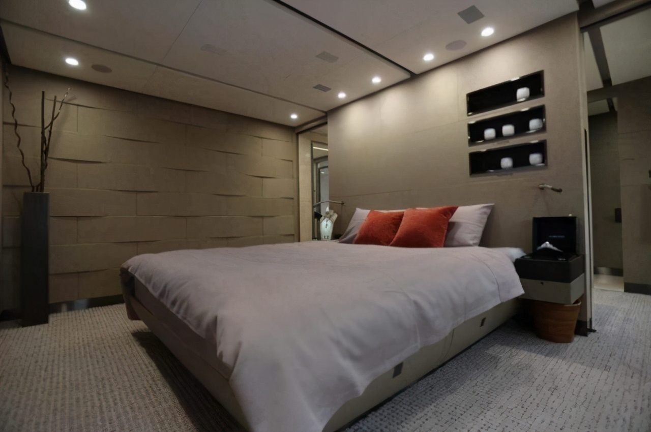 体验飞机头等舱服务,飞机头等舱服务真实感受