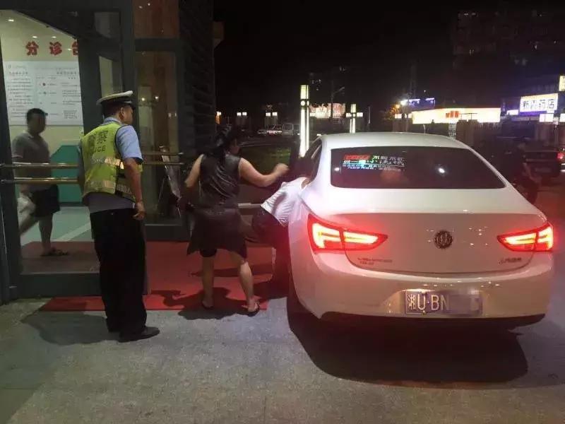 不到11分钟!漳州一女子被毒蛇咬伤,交警警车为其开道