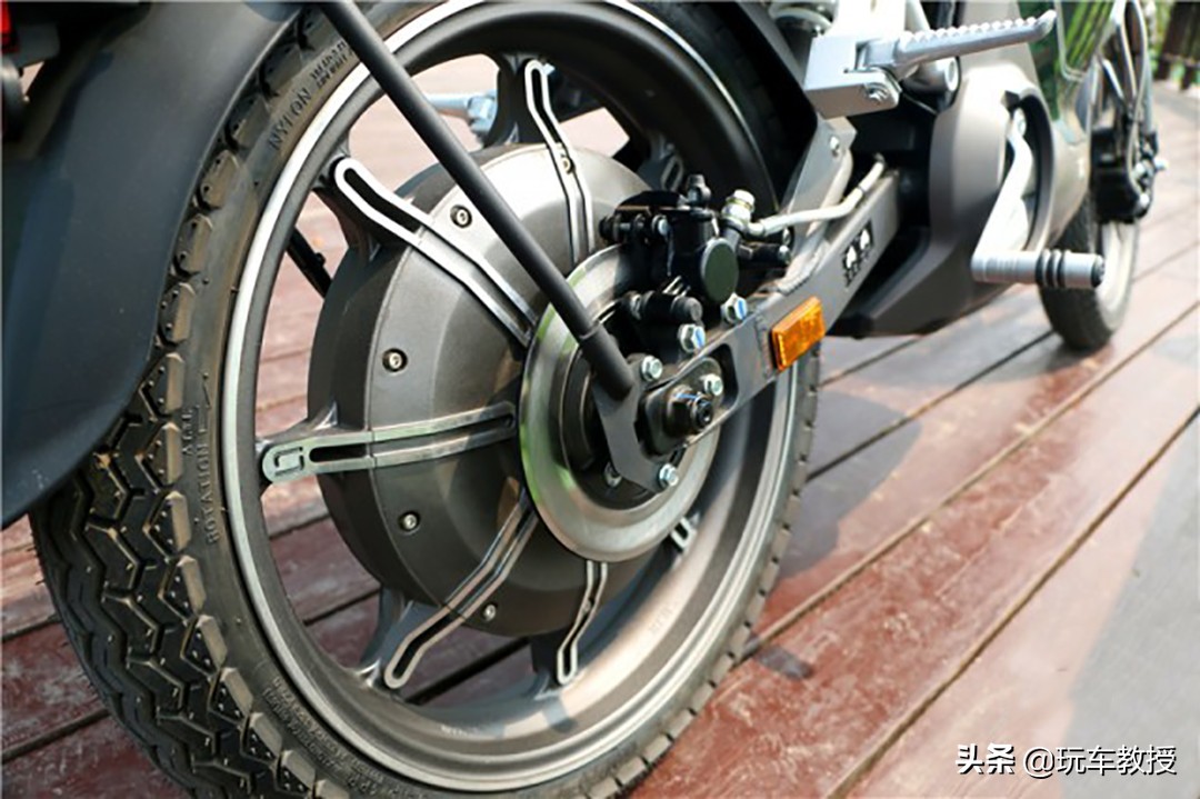 哈雷戴维森livewire电动摩托车,哈雷电动摩托车livewire价格