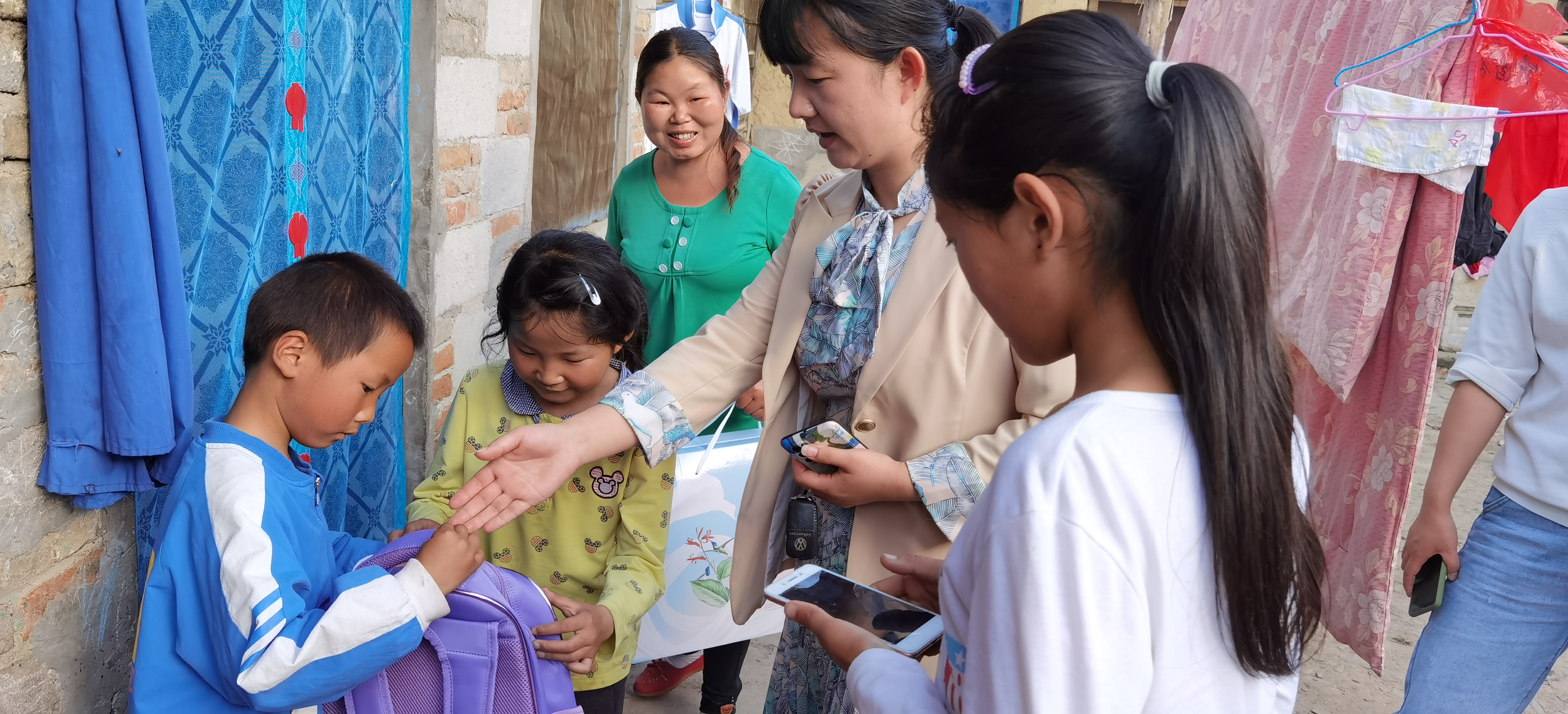 商南县赵川镇中心幼儿园开展大家访暨校园资助活动